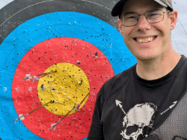 Ant with six arrows in the gold zone