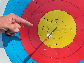 Pointing out the arrow in the centre of the gold.